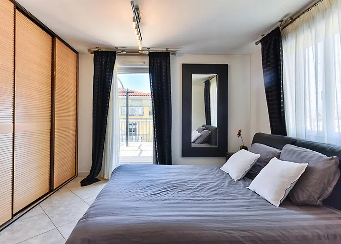 Happyfew Penthouse Lucia דירה *